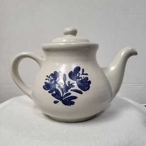 Pfaltzgraff Yorktowne VTG Stoneware 6 Cup Teapot With Lid